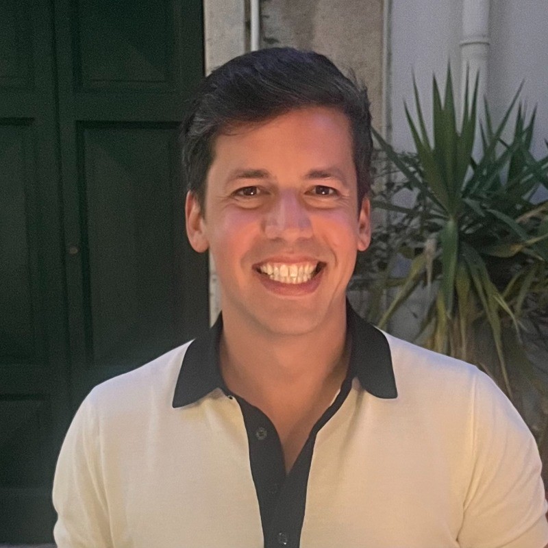 Robheahshotsquare1-1